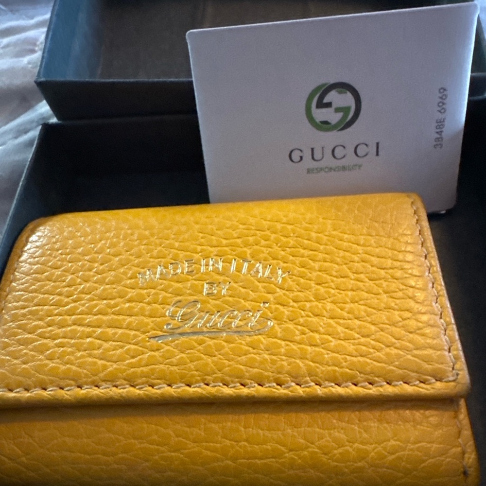 Gucci Mustard Leather Key Holder - Picture 2 of 6